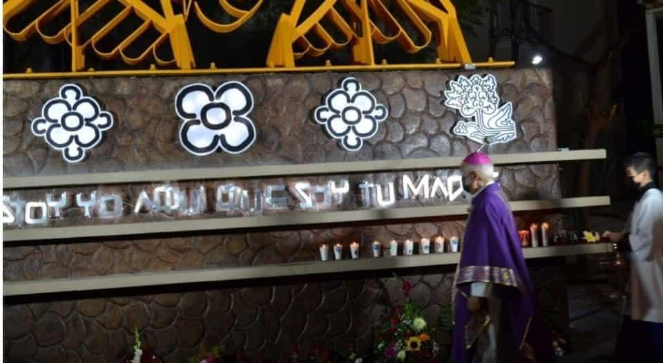 Bendice Arzobispo réplica de la Virgen de Guadalupe