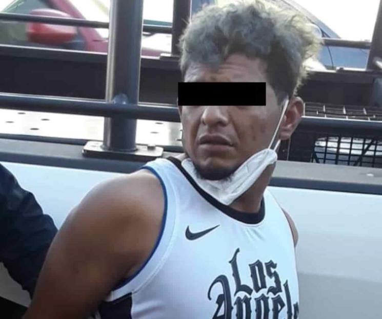 Detienen a hombre en auto con reporte Detienen a hombre en auto con reporte