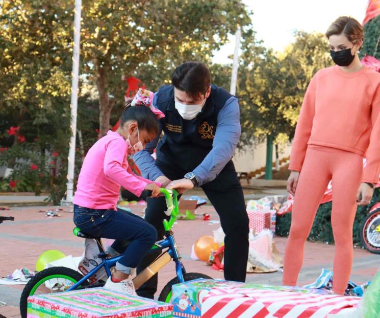 Llega Santa Claus al DIF Capullos