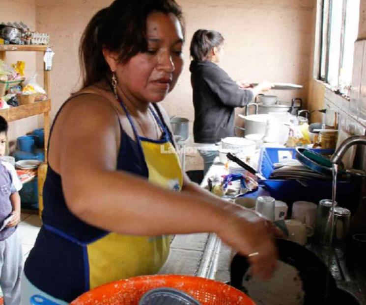 Pierden mujeres el doble por trabajo en casa