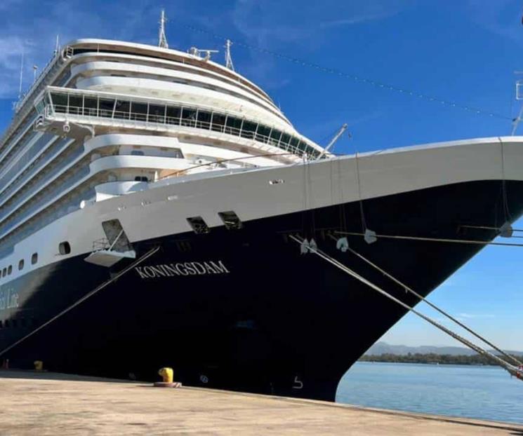 Impiden desembarcar a pasajeros de crucero en Vallarta