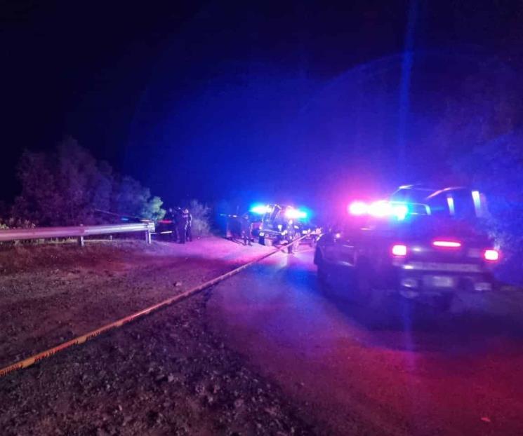 Hallan cadáver emplayado en barranco