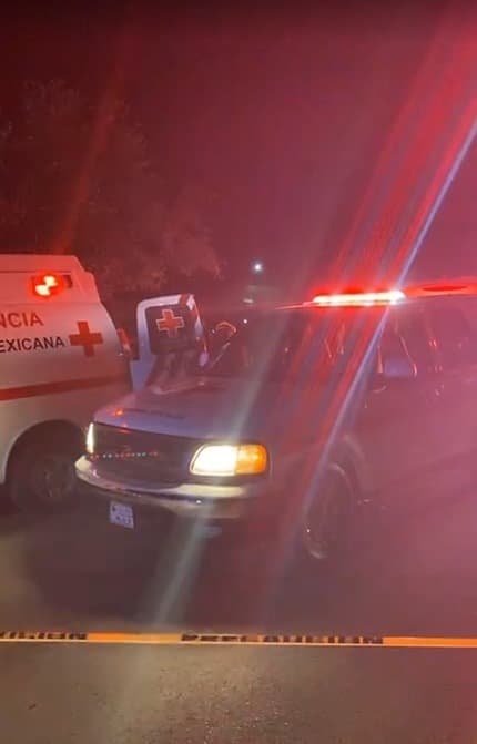 Un hombre terminó prensado en el interior de su camioneta, después de estrellarse contra un árbol