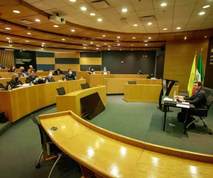 Tiene UDEM su primer graduado de doctorado