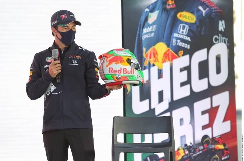 Otra vez excluyen a Checo Pérez del top 10 de pilotos