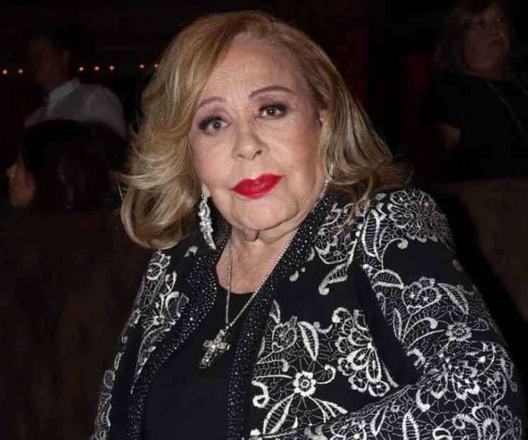 Atienden infección urinaria a Silvia Pinal