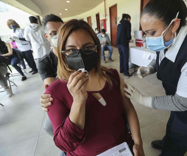 A inicio de 2022 vacunación de refuerzo a personal educativo