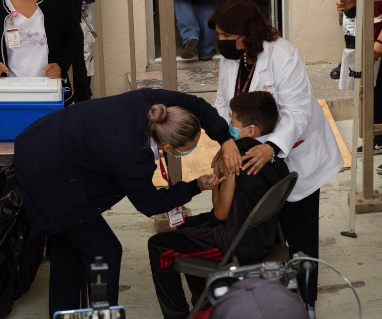 No se contempla vacunar a niños menores de 15 años: Gatell