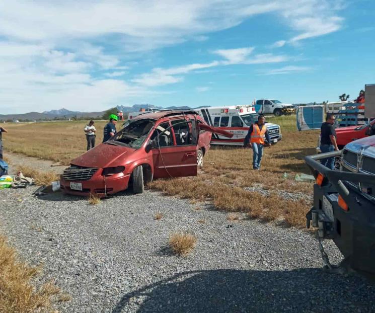 Vuelcan paisanos en Salinas