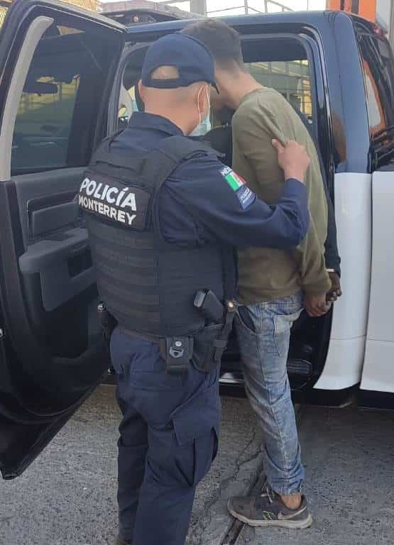 El menor fue arrestado en el momento en que pretendía robar cableado de un negocio de cartón