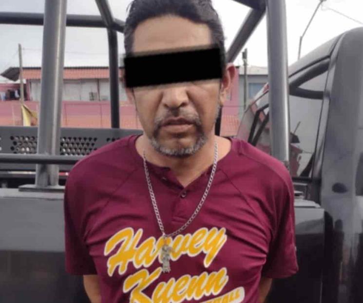 Detienen a hombre en auto con reporte de robo Detienen a hombre en auto con reporte de robo