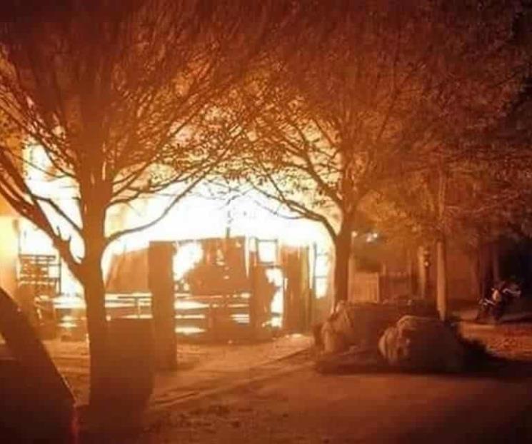 Queman narcocasa en Juárez