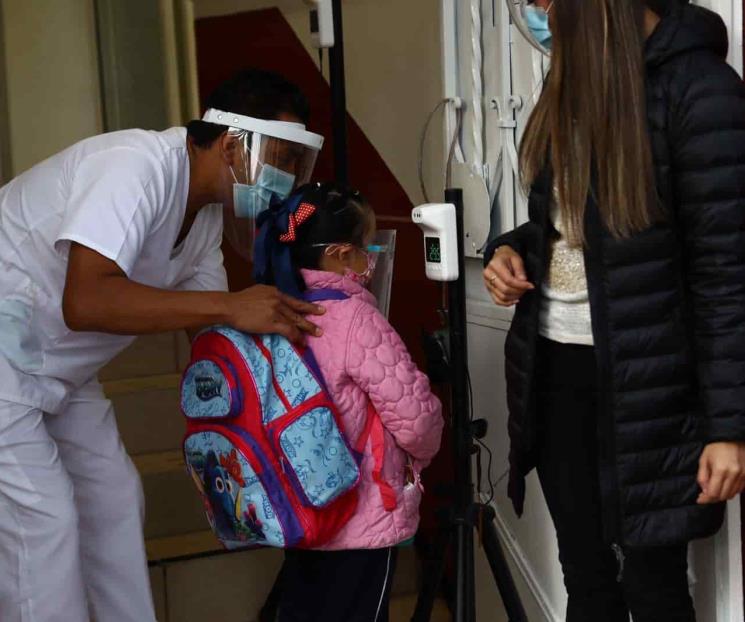 Pide seguir medidas sanitarias ante regreso a clases en 2022