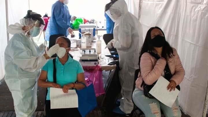 Suman 10 mil contagios Covid más en el último día de 2021