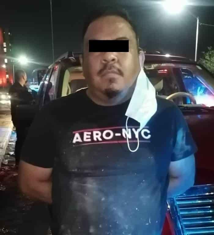 Dos hombres fueron detenidos por robaran el acumulador de una camioneta