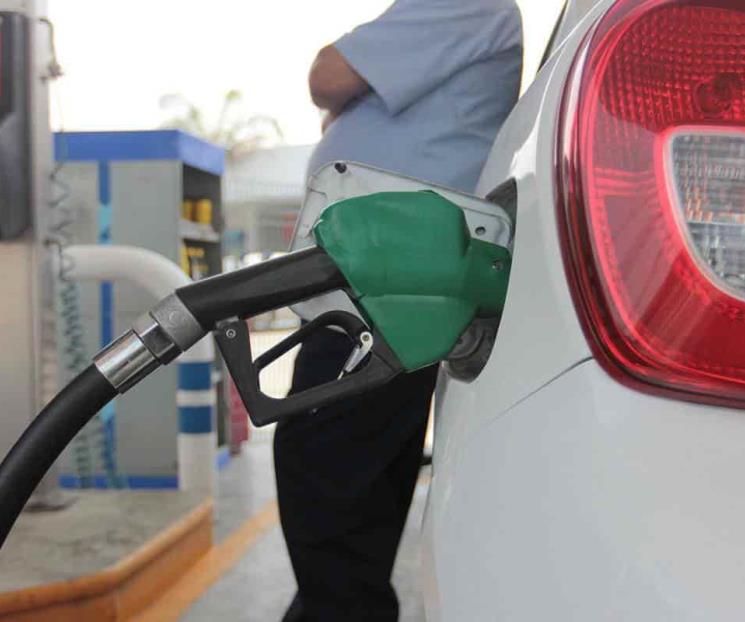 Gasolina regular se mantendrá por debajo de 20.80 pesos