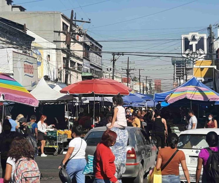 Entre aumentos acuden regios al mesón previo al fin de año