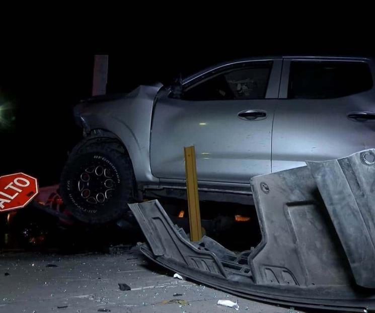 Ignora señalamiento y ocasiona accidente