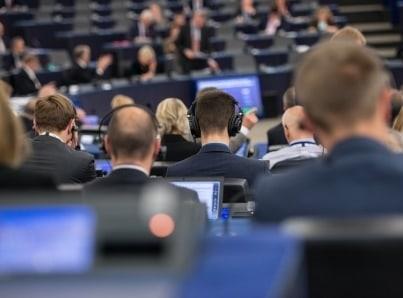 Francia asume timón de la Unión Europea