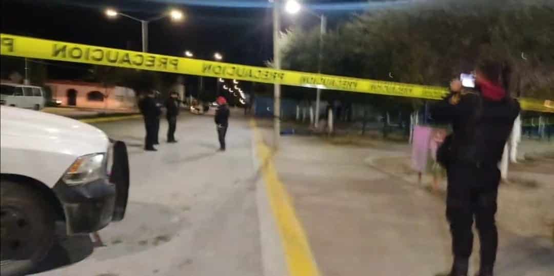Acribillan a balazos a un hombre en el momento que caminaba por un parque
