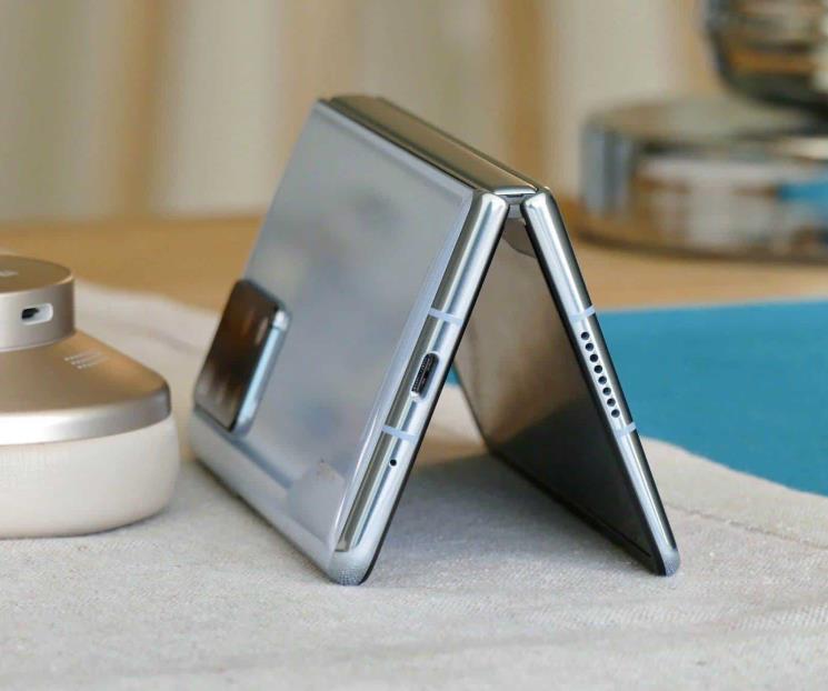 Lanza HONOR su smartphone plegable