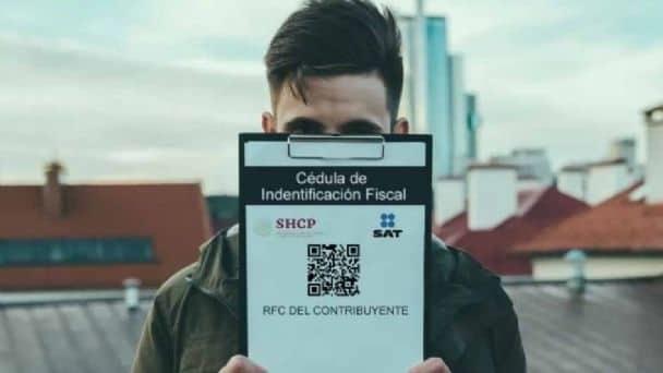 Descarta SAT sancionar a jóvenes que no saquen su RFC