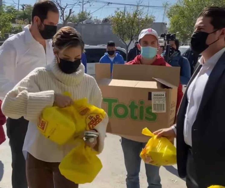 Llevan Samuel y Mariana más apoyos a afectados por incendio