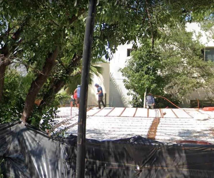 Muere al caer de 15 metros
