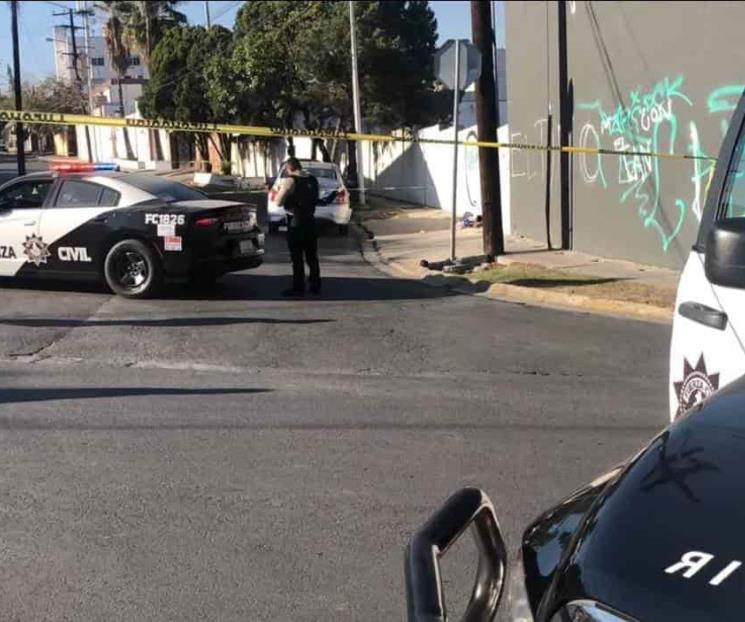 Dejan un ejecutado en cajuela de auto