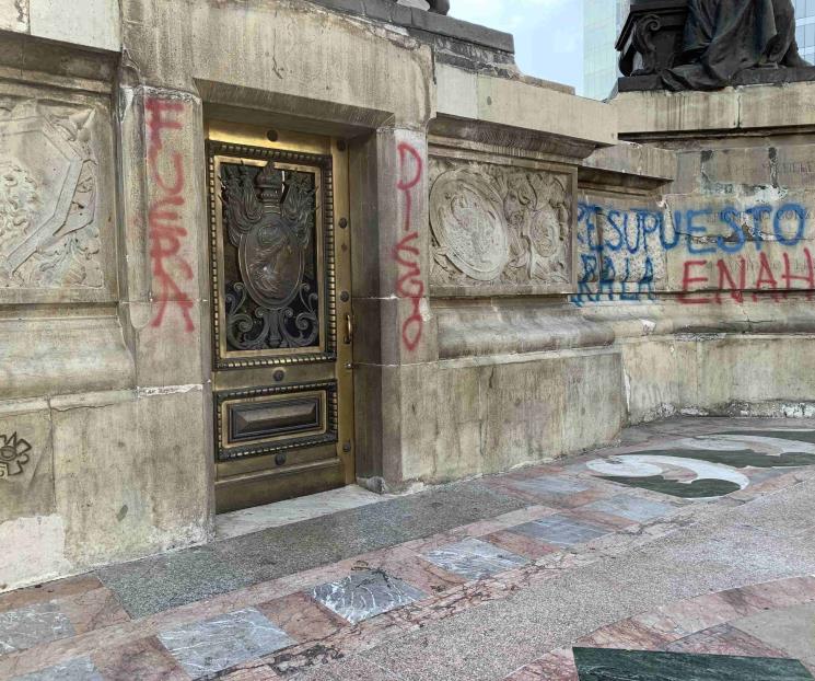 Vandalizan estudiantes el Angel