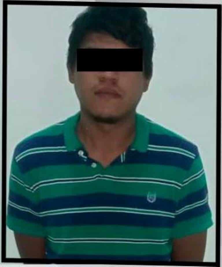 Detienen a narcodistribuidor, que portaba droga y equipo táctico, en Cadereyta