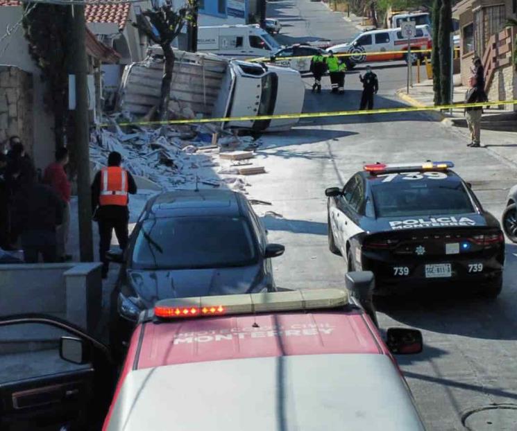 Muere hombre en volcadura en Cumbres