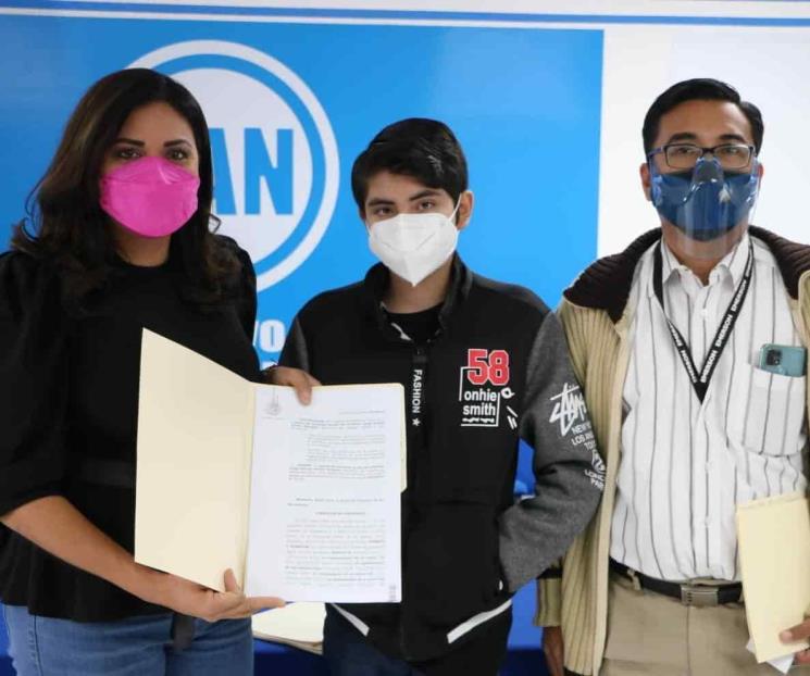 Entrega AN 30 amparos a menores para ser vacunados