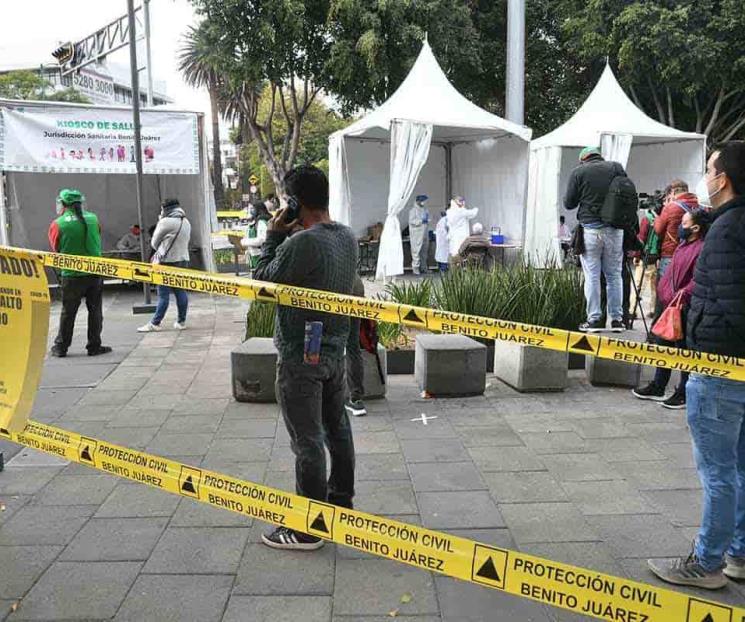 México casi quintuplica escenario catastrófico de Gatell