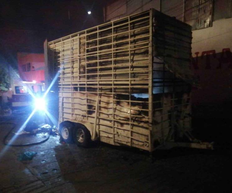 Se incendia remolque en la Colonia Gloria Mendiola
