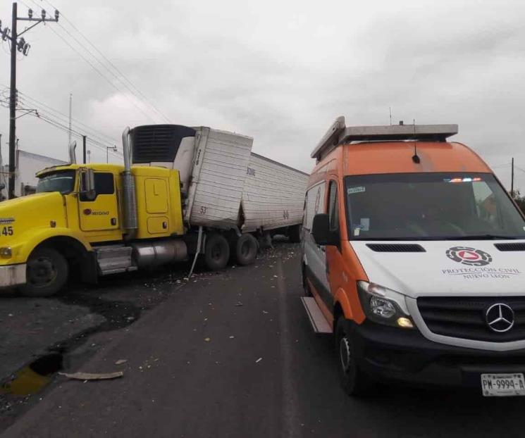 Se parte tráiler y luego choca