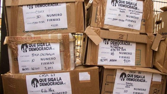 Ven cerca completar firmas para revocación
