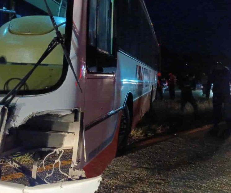 Choca autobús en la Carretera Nacional