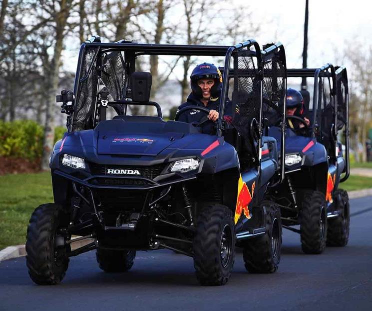 Sigue Red Bull gozando defensa de Checo en Abu Dhabi Sigue Red Bull gozando defensa de Checo en Abu Dhabi