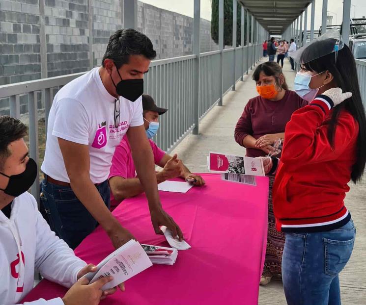 Atiende gobierno a familiares de internos
