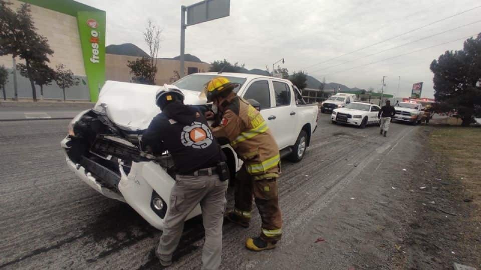 Una camioneta se estrelló debido a las malas condiciones de la carpeta asfáltica