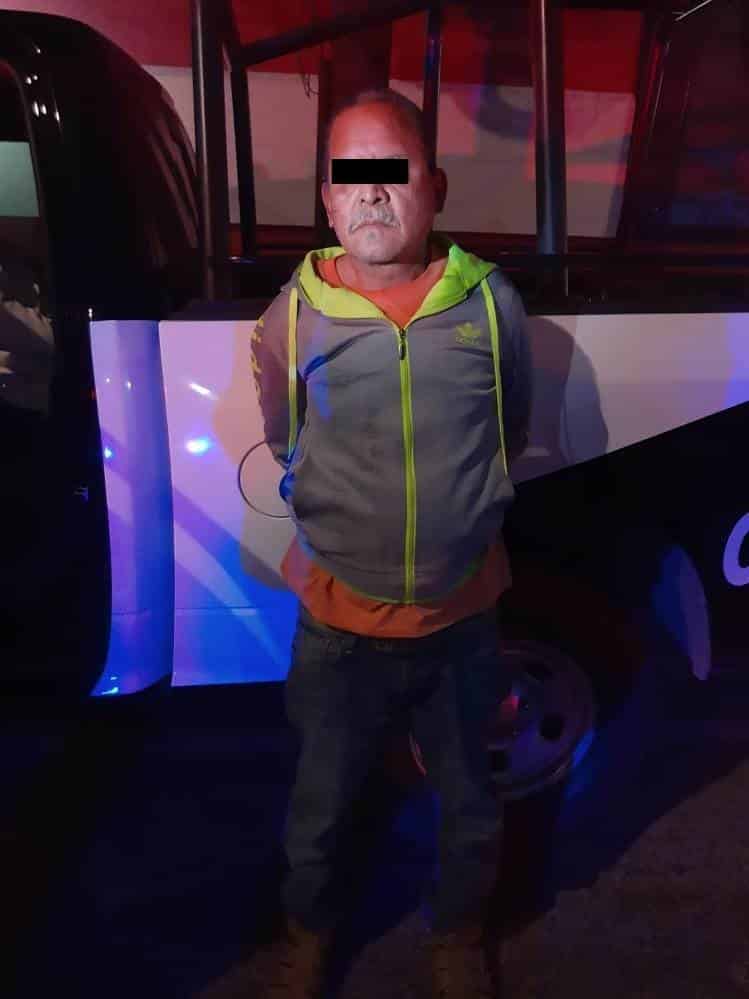 Cinco hombres fueron detenidos  Luego de que amagaron con una pistola y asaltaron a nueve personas en el interior de un restaurante-bar