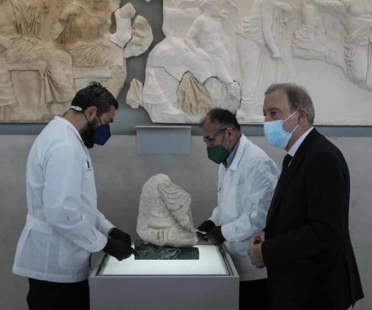 Recibe Grecia pie de mármol del Partenón