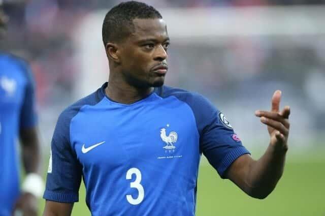 Por equipo hay 2 homosexuales: Patrice Evra