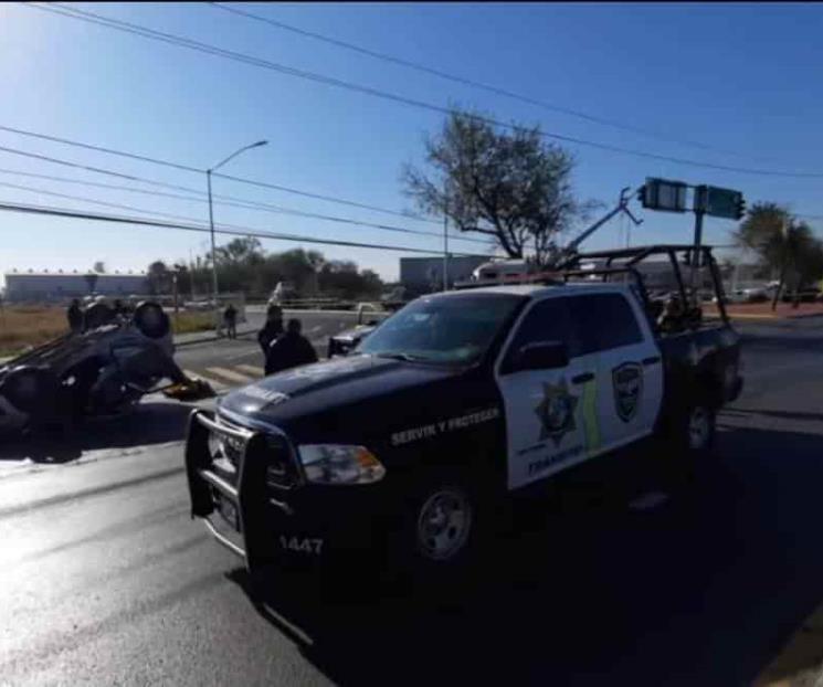 Muere mujer al chocar contra tráiler en Apodaca