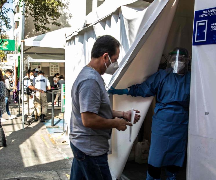Médico explica cuándo se debe realizar una prueba Covid