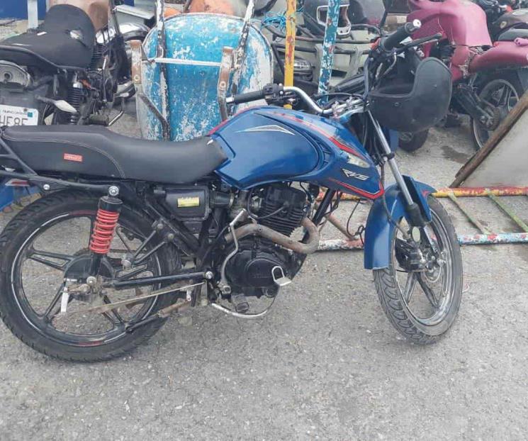 Cae con moto robada