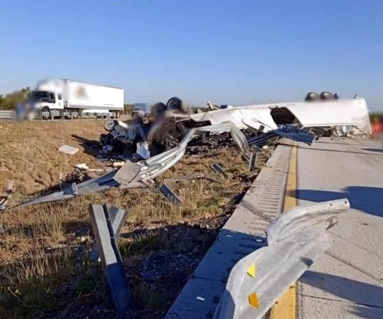 Vuelca tráiler en Sabinas