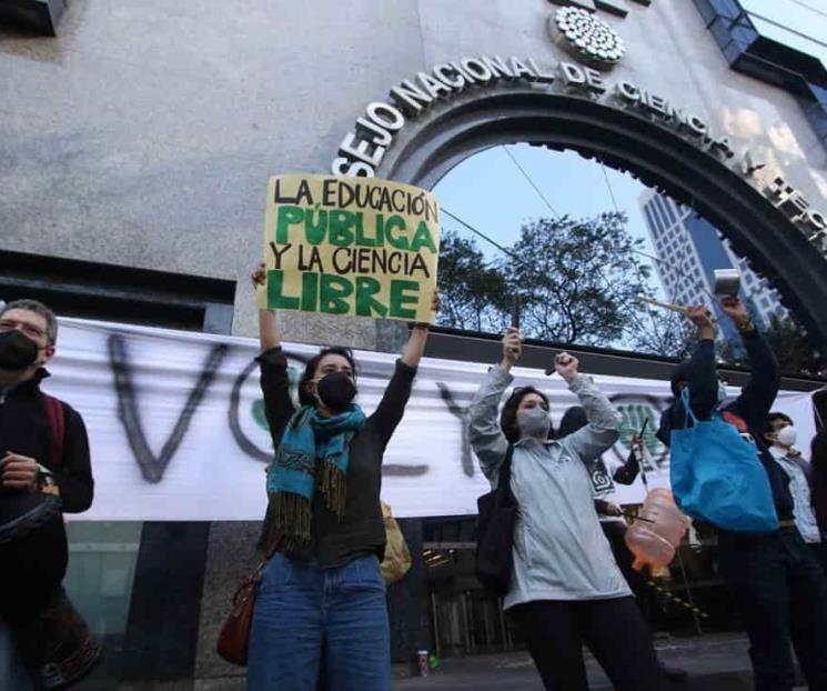 Comunidad del CIDE y UdG arman cacerolazo