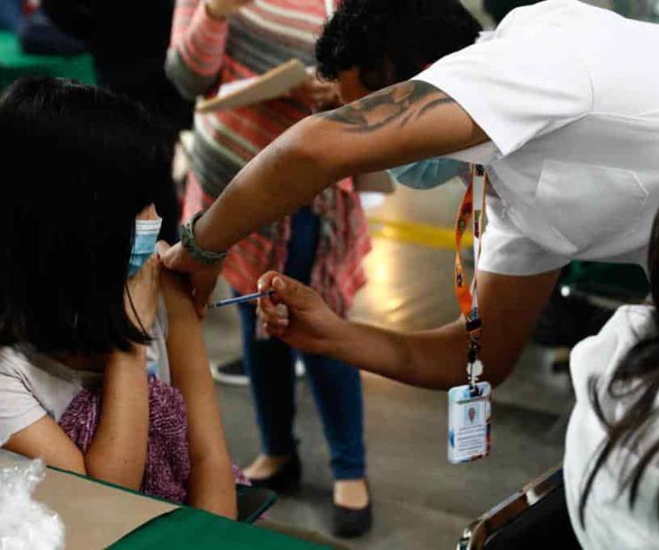 Urgen PRI, PAN y PRD vacunar a menores por ola de contagios